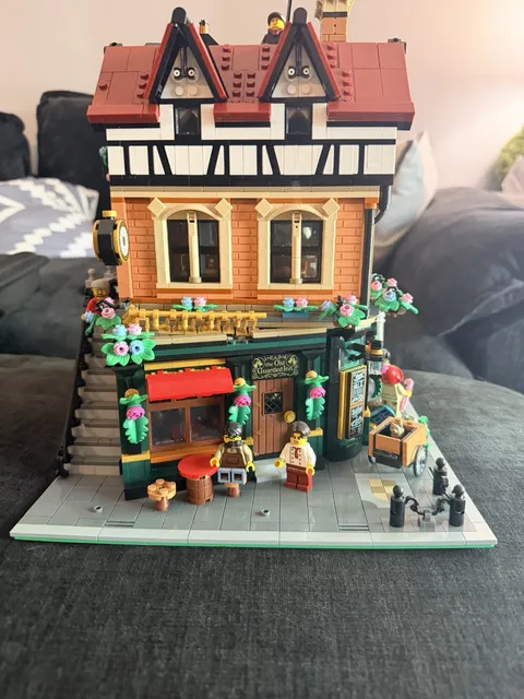 LEGO Tudor Corner (10350) Modular Used Set w/ Instruction Manual