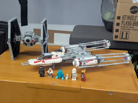 Lego Star war 75249 & 75300 (Y-Wing starfighter & Tie fighter)