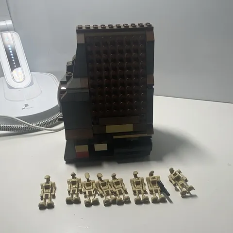 LEGO Star Wars 2000 MTT incomplete with all minifigs. 7184-1