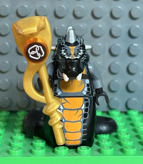 LEGO Ninjago Minifigure Skalidor w/staff (Good Condition)