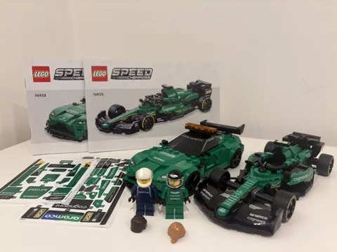 Lego Speed Champion 76925 Aston Martin Vantage Safety Car AMR23 BNIB Complete