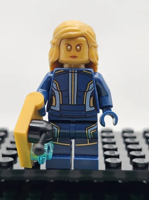 LEGO Marvel Minifigure Genuine Ayesha sh378 Superheroes 2017 RETIRED