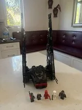 LEGO Star Wars Kylo Ren's Shuttle 98 complete only missing one fig