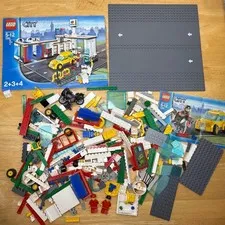 Lego City 7993 Service Station Gas Station Car Wash with Manuals Minifigures VTG
