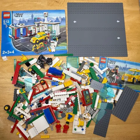 Lego City 7993 Service Station Gas Station Car Wash with Manuals Minifigures VTG