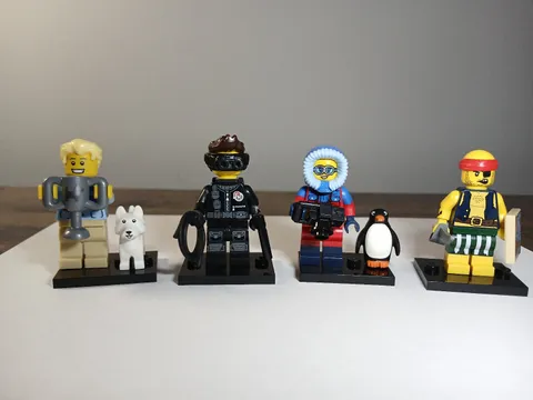 LEGO Minifigures Series 16 +Accessories +Bases Lot of 4: Spy Pirate Wildlife Dog