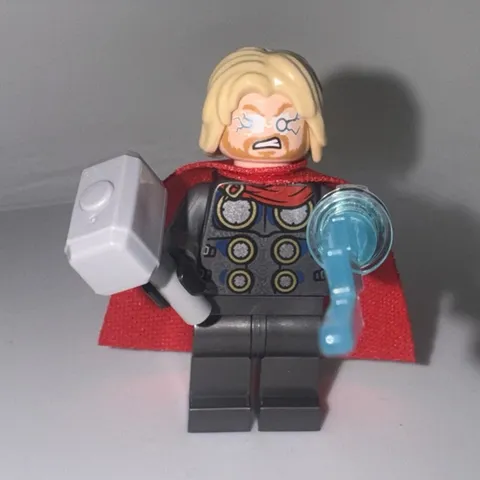 LEGO Marvel Thor Minifigure w/ Hammer and Red Cape, Marvel Super Heroes 5+