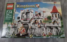 LEGO Kingdoms 7946 King's Castle 933 Pieces Lion Dragon Knights Retired