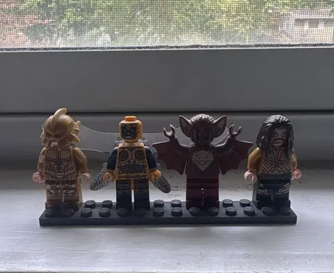 LEGO DC Minifigures Lot of 4 Minifigures with Accessories