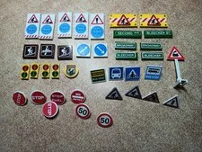 LEGO BULK LOT OF CITY TOWN ROAD TRAFFIC STREET CONSTRUCTION CLIP SIGNS TILES