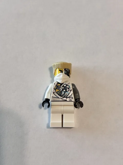 LEGO Minifigure Zane (Techno Robe) - Rebooted, Battle Damage njo0085