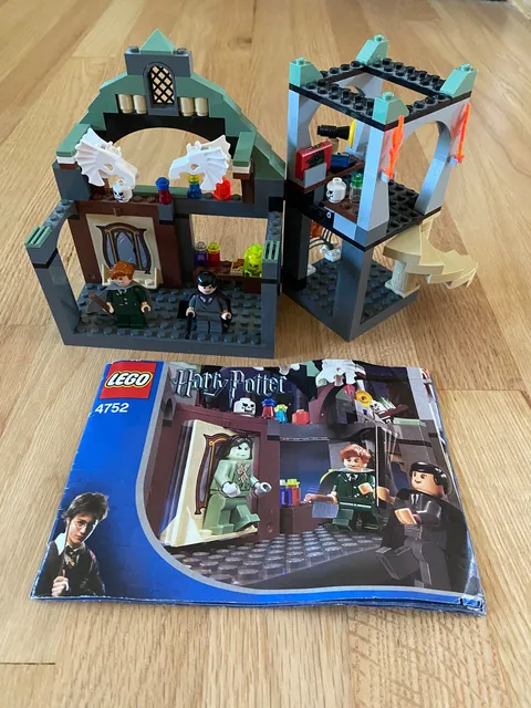 LEGO Harry Potter: Professor Lupin's Classroom 4752 100%, manual  Pre-owned