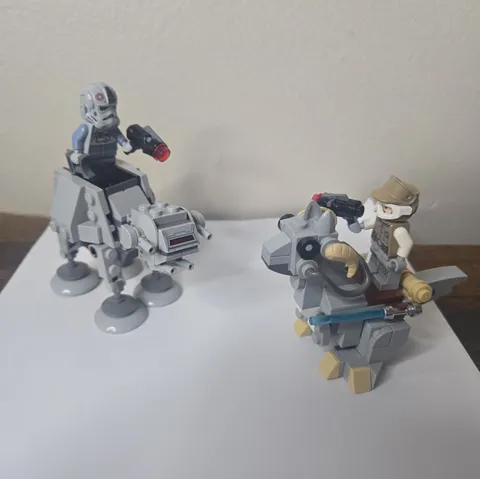 Lego Star Wars AT-AT Vs Tauntaun 75298 Set With Minifigs 