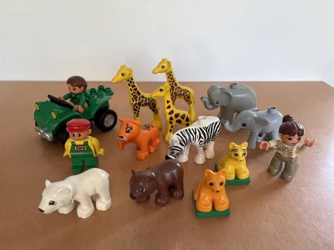 LEGO DUPLO Zoo Safari Lot Giraffes Tiger Elephants Zebra Bears Zookeepers Jeep