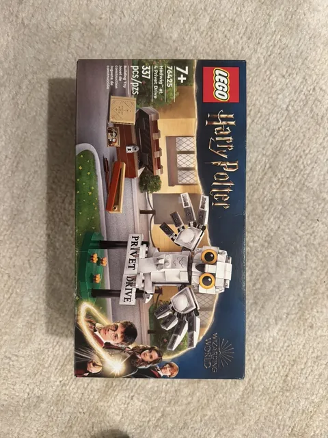 LEGO Harry Potter Hedwig at 4 Privet Drive #76425