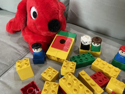 Rare Vintage 1984 Duplo Lego Red Rabbit Carrying Bag & Key Ring W/ 39 Pieces