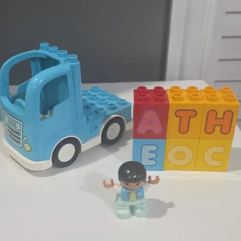 Lego Duplo ALPHABET & NUMBERS SEMI TRUCK AND DRIVER  Plus 6 letter blocks.