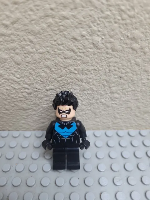 Lego Nightwing Minifigure Minifig DC Super Heroes Batman II 30606 sh0294
