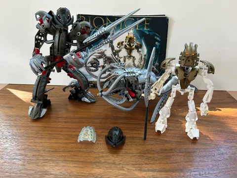 2003 LEGO Bionicle Takutanuva 10201 100% Complete With Movie Mask & Glitter Mask