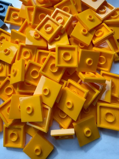 LEGO NEW-#87580-BRIGHT LIGHT ORANGE- 2 X 2 TILE MODFD  W/ STUD & GROOVE-25 PIECE
