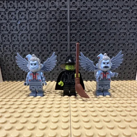 LEGO Flying Monkeys and Wicked Witch mini-figures 70917