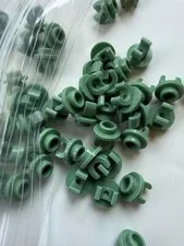 LEGO -NEW-5264-SAND GREEN-PLATE/ROUND 1 X 1/CLIP BOTTOM-5 PIECES