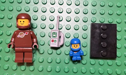 LEGO Brown Astronaut With Space Baby Series 24 Minifigure 71037 CMF