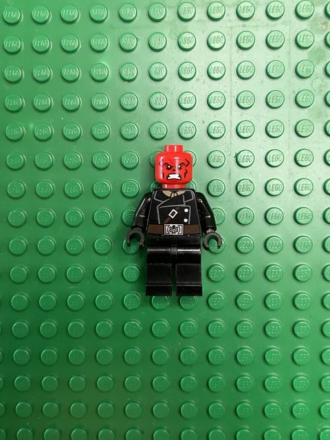 Lego Marvel Avengers Assemble Minifigure RED SKULL sh107