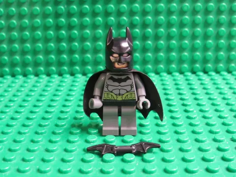 Lego DC Super Heroes Minifigure Batman Dark Bluish Gray Suit 76012 Gold Belt C27