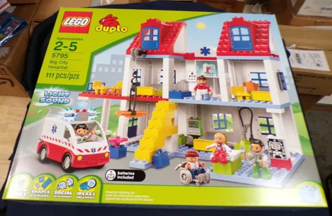 Lego Duplo 5795 - BIG CITY HOSPITAL NEW & SEALED Rare