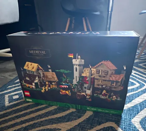 LEGO Icons Medieval Town Square Castle 10332. (New, complete, partially built)