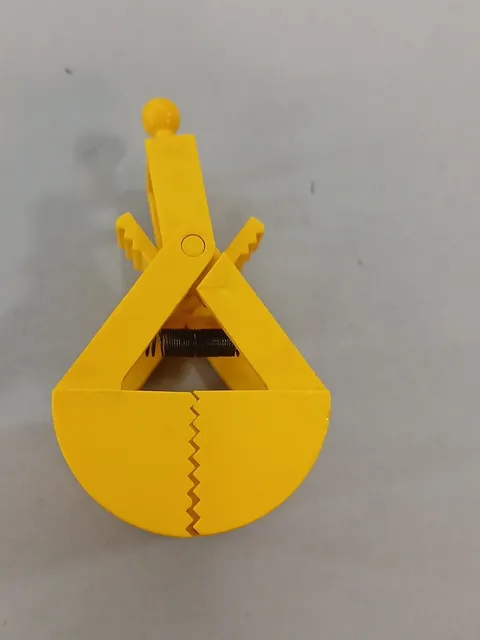 LEGO Vintage Yellow Crane Grab Jaws Bucket w/ Spring 