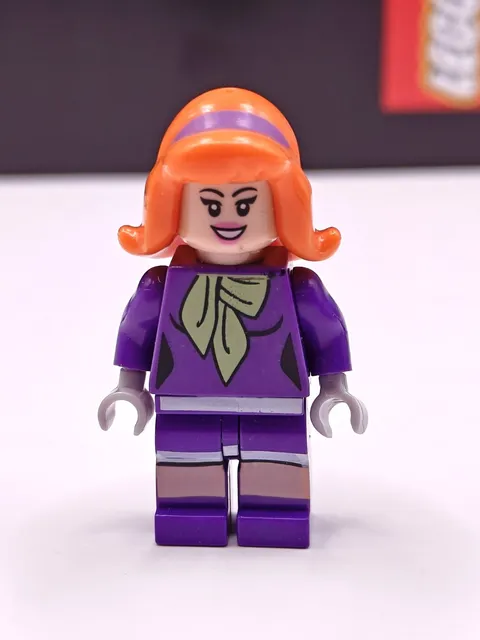 NEW Scooby-Doo Daphne Blake Custom Lego Minifigure 75904 Mystery Mansion