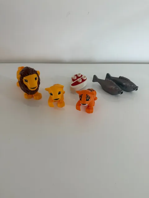 LION PRIDE! ~ LEGO Duplo LOT~ 1 Adult Lion, 1 Lion Cub, 1 Tiger Cub, 2 fish! zoo