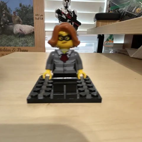 LEGO Minifigure Female crook orange hair good con