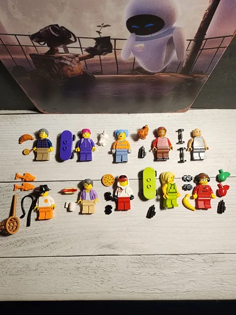 LEGO ~ Adventure In The Park ~ Set Of 10 Mixed Minifigures With Accessories # 1