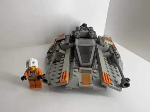 LEGO Star Wars: Snowspeeder Set 7130 With Luke Skywalker Minifigure