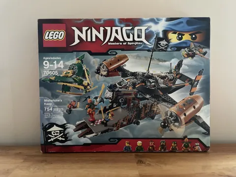 LEGO NINJAGO Misfortune's Keep 70605 Set 754 pcs Ages 9-14 Skybound