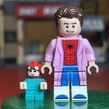 Lego Spider-Man Minifigure Pink Jacket Spider Chest Print, Mae Parker.