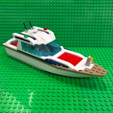Lego Floating Boat 28 X 8 White Hull 92710 + Dark Tan Deck 92711 (Diving Yacht)