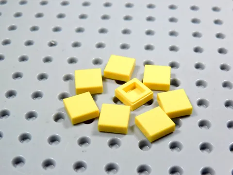 LEGO Lot of 8 Yellow 1x1 Smooth Tiles Plates AY