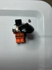 LEGO DC: The Penguin, Prison Jumpsuit Minifigure