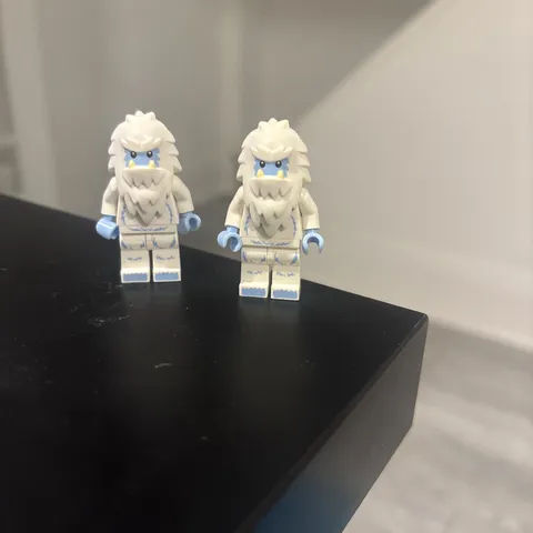 2 LEGO Minifigure Yeti MINIFIGURES Series 11  2013