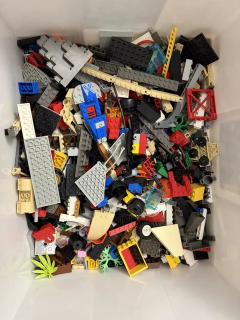 Early 2000s Lego Lot 1000 Pieces Plus Minifg Parts Star Wars, Harry Potter Etc