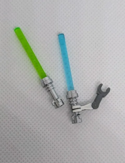 LEGO Minifigure Arm Part General Grievous White on LEFT And 2 Lightsabers