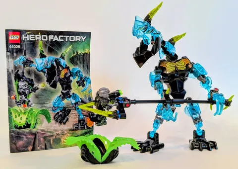 LEGO #44026 Hero Factory Crystal Beast vs. Bulk, 100% Complete W/ Instructions!!