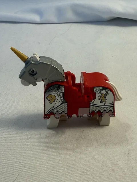 LEGO Castle / Kingdoms Minifigure White Horse + Lion Barding 2490pb08 10223