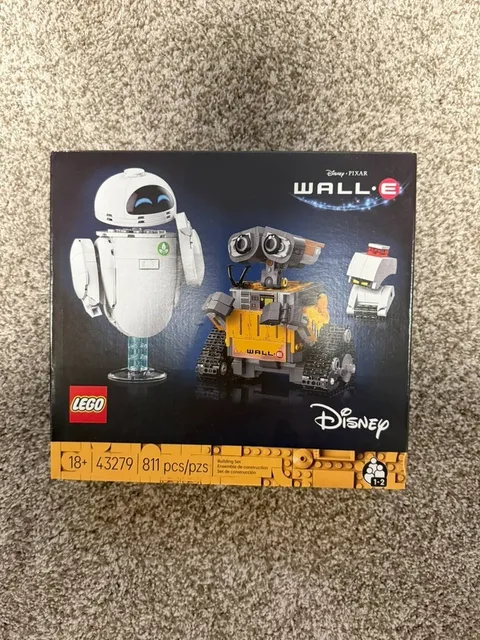 LEGO Disney & Pixar Wall-E & EVE Building Set