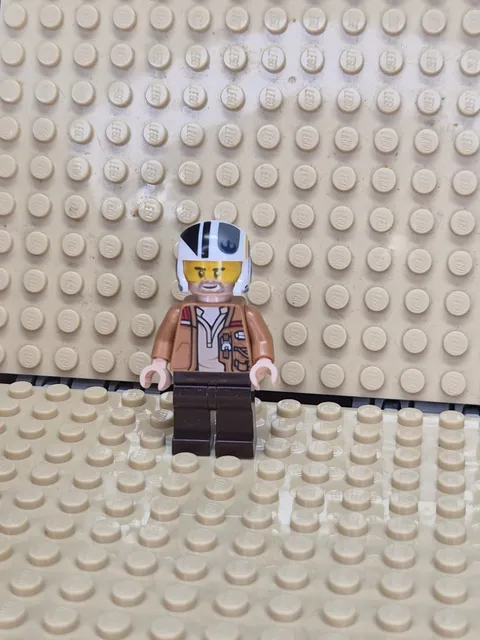 LEGO Star Wars Minifig sw1145 - Poe Dameron - Light Scratches/No Cracks