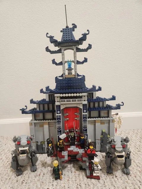LEGO The LEGO Ninjago Movie: Temple of The Ultimate Ultimate Weapon (70617)